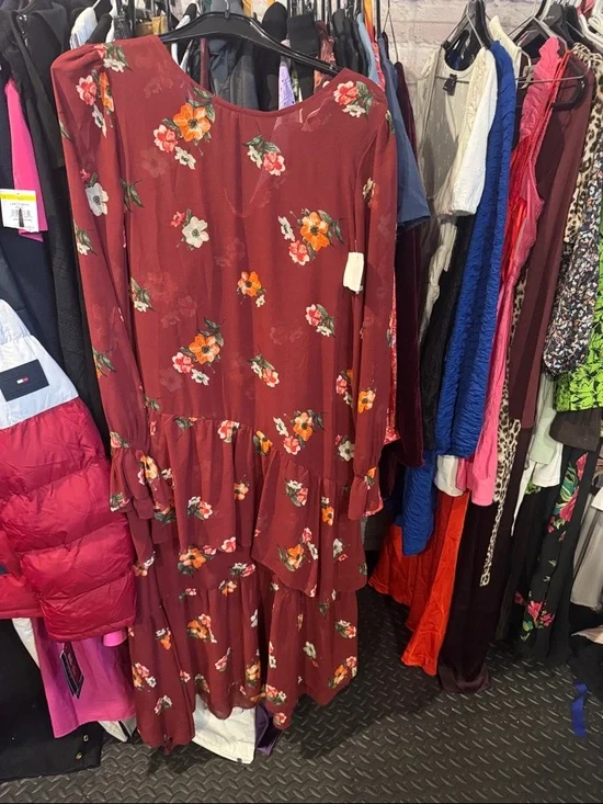 ASTR • NWT floral long sleeve dress PTP 20” - Picture 3 of 3